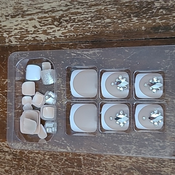 Rhinestone French Tip Pedicure Press On Toenails - Picture 15 of 16